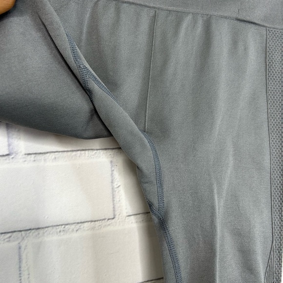 Zyia Active Grey Grid Performance Hi Rise Legging size small - Picture 4 of 7